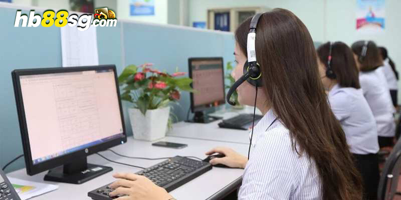 Chuyên viên HB88 luôn sẵn sàng tư vấn hội viên 24/7